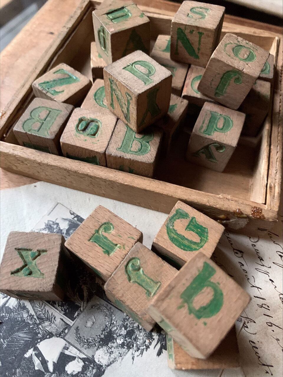 JEU ALPHABETIQUE アルファベットブロック 木箱 おもちゃ | Brocante