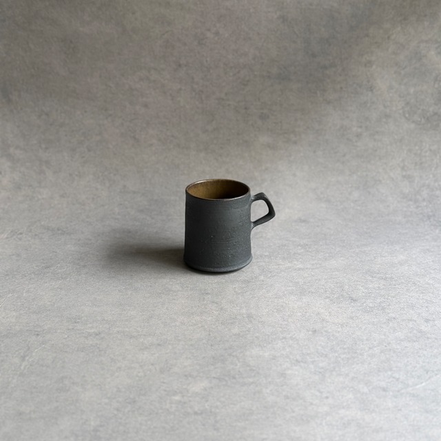 加藤あゐ   マグカップ・スクエア (黒セピア)