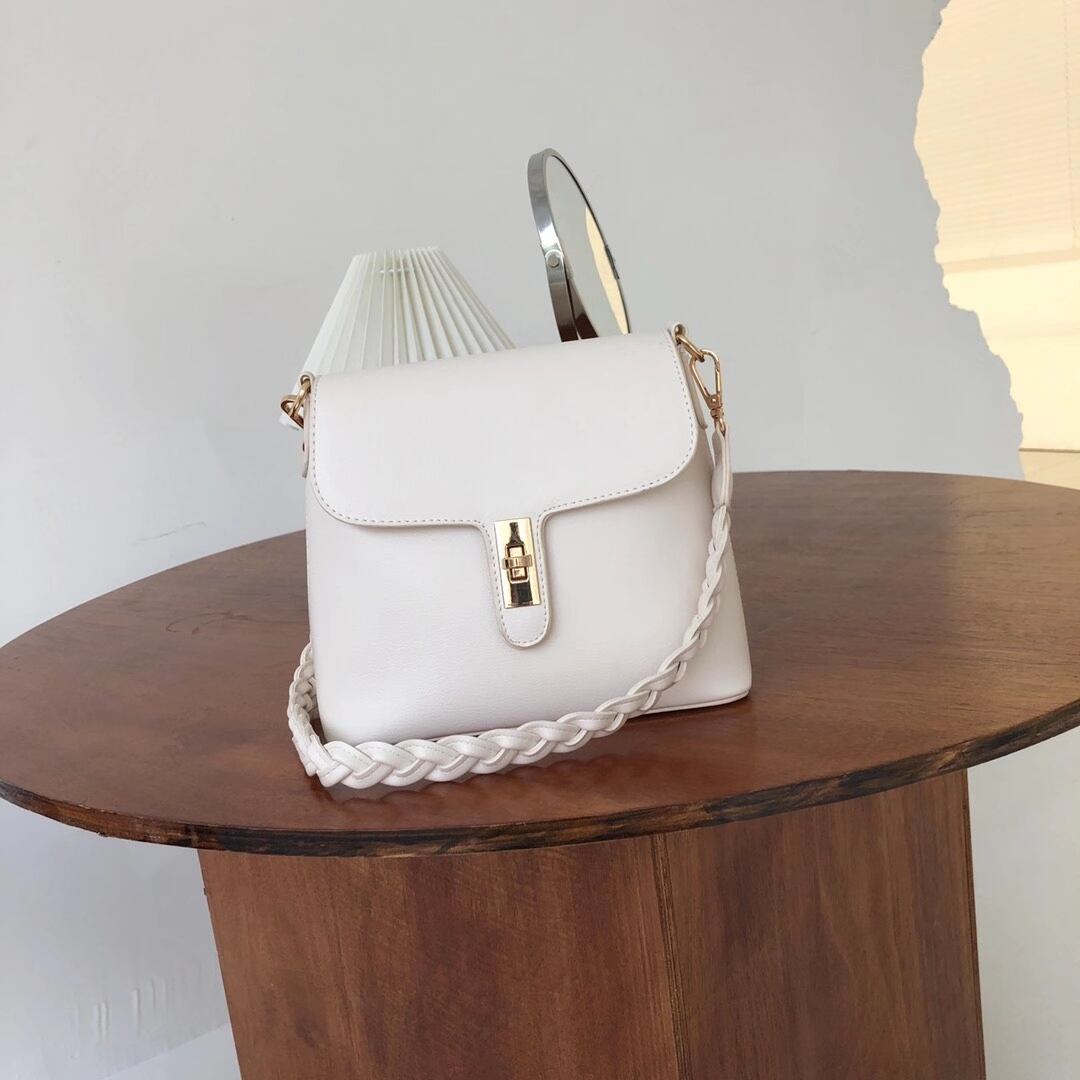 ツイストベルト　ショルダーバッグ　AS103-005