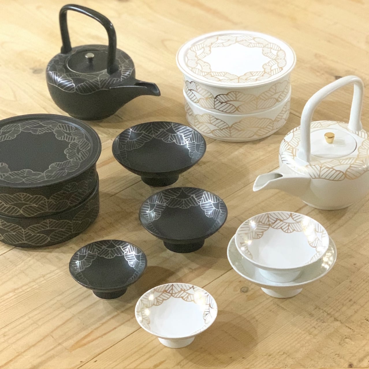 専用　おまとめ　有田焼 小蓋物絵柄違い2個セット 他未使用品 新品】有田焼製 小家型蓋付小鉢/向付 5個セット◇約9cm角×高さ6cm