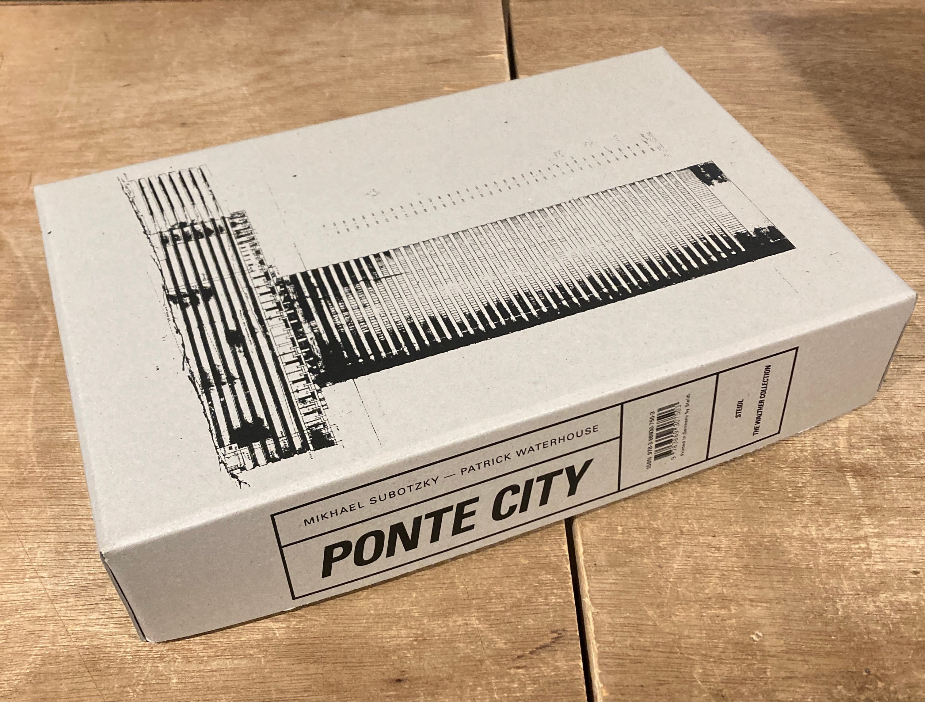 PONTE CITY / Mikhael Subotzky, Patrick Waterhouse | 百年