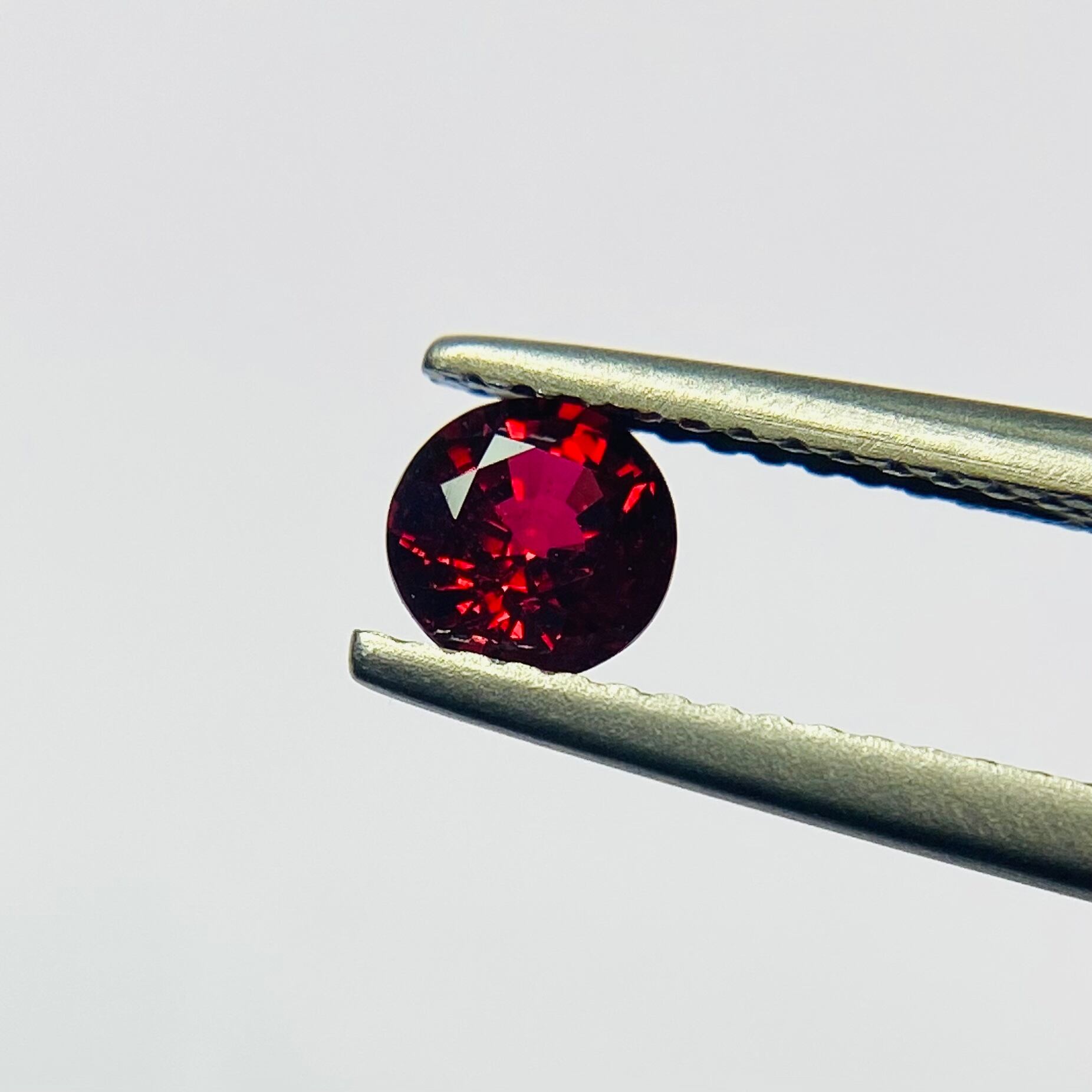 クラシックな王道レッド　ミャンマーモゴック産レッドスピネル