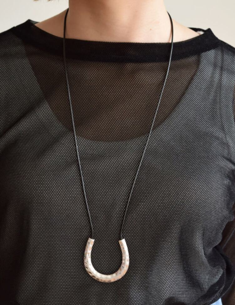 ROSIEE】25/9月展 R799910 サークルモチーフレザーコードネックレス