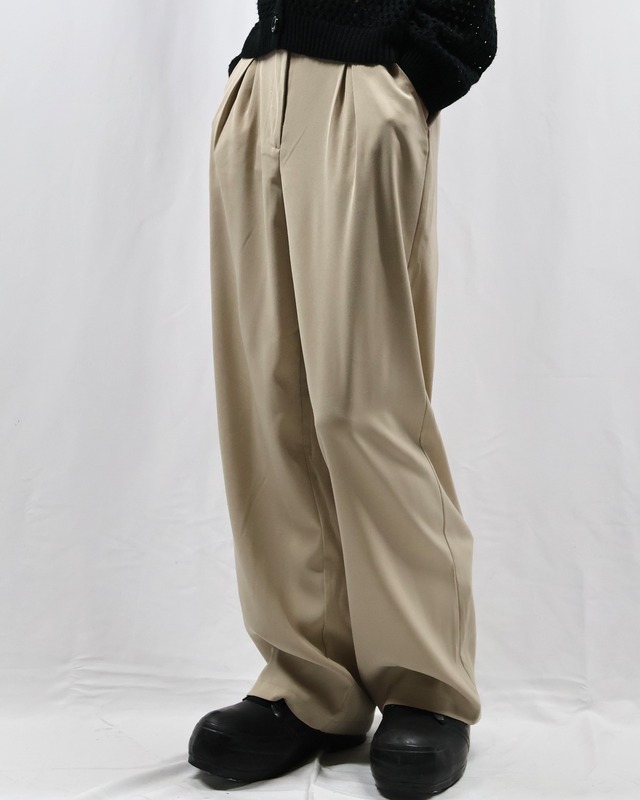 tuck wide straight slacks