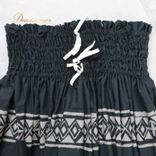 フラダンス 衣装 パウスカート ブラック系 日本製 ハワイアンプリント アロハ ハワイアン モノトーン シングル スカート レッスン 練習 おしゃれ 大人っぽい 上品 かっこいい グレイ系 黒 灰色 フラ ダンス フラ スカート 舞台衣装 ハワイアンファッション ダンスレッスン シンプルデザイン 軽やか プリンセスライン