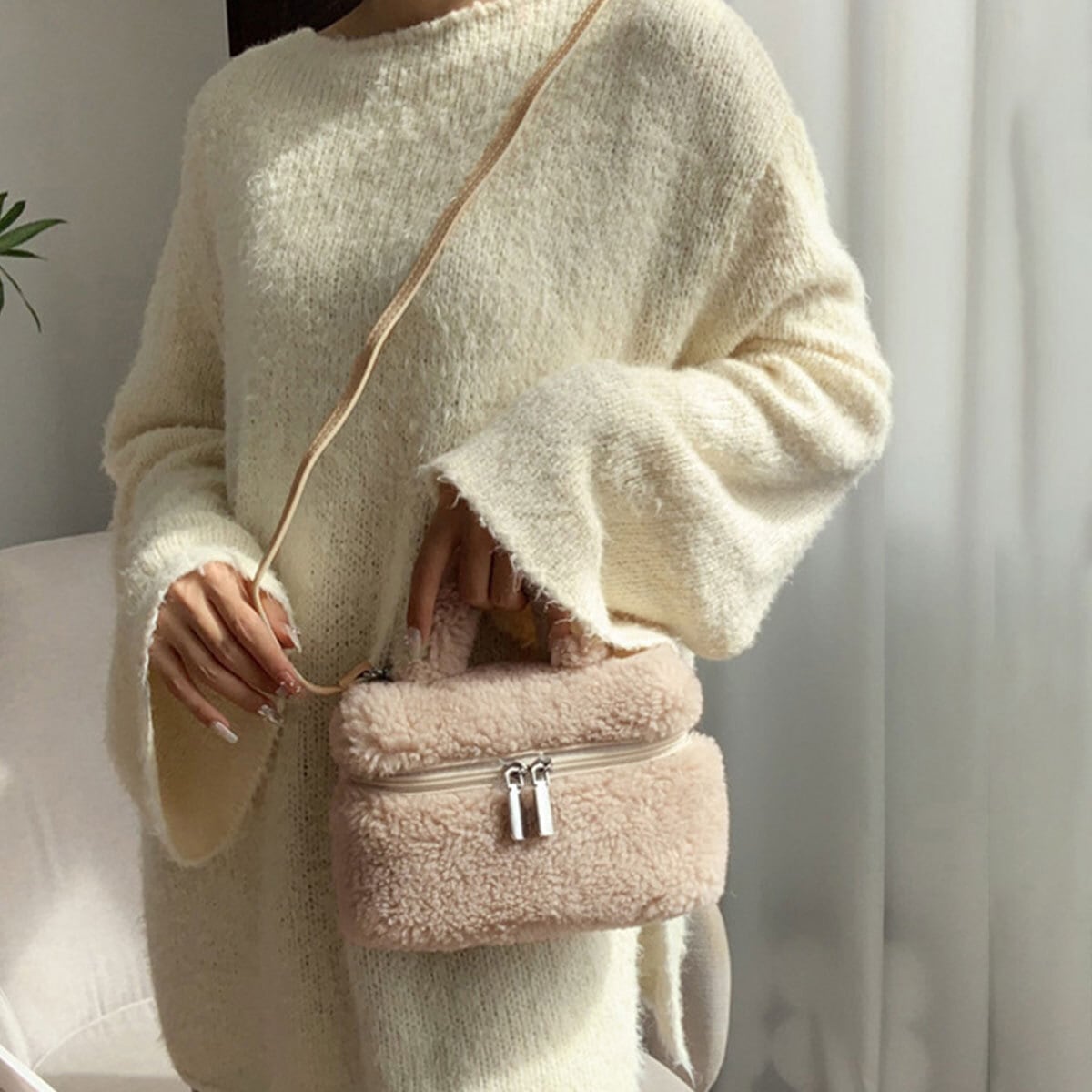ボア ショルダー バッグ ミニ レディース 秋冬 韓国 小さめ コンパクト ミニバッグ もこもこ 大人 かわいい おしゃれ ボアバッグ ポシェット メイクポーチ バッグインバッグ 大人可愛い 大人女子