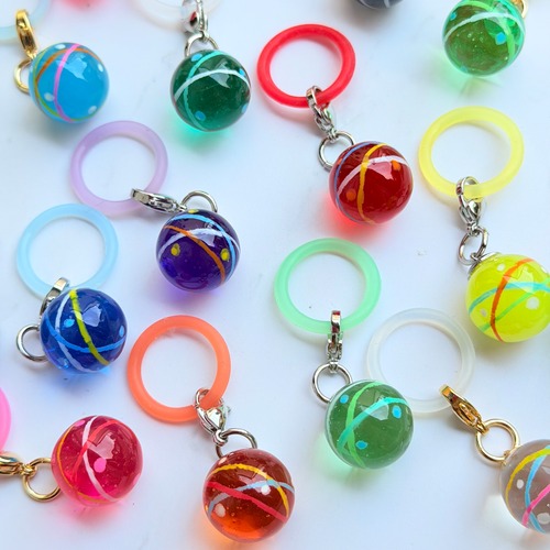 【金具シルバー】まんまる、つやつや、ふたつとない。実物をお届け！レジンヨーヨーチャームャーム✨数量限定
