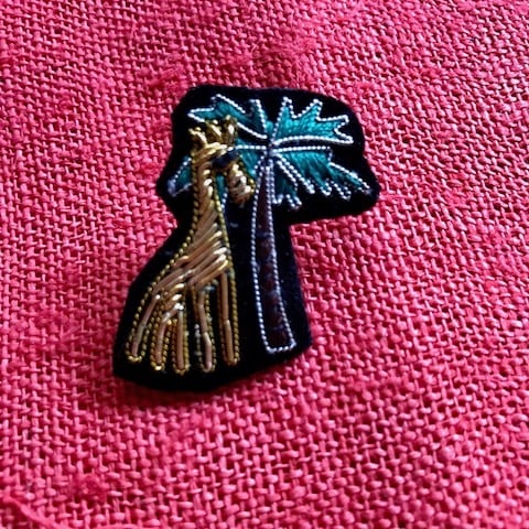 Fil D'araignee Embroidered Pins / フィルダレニエ キリン ピンバッジ