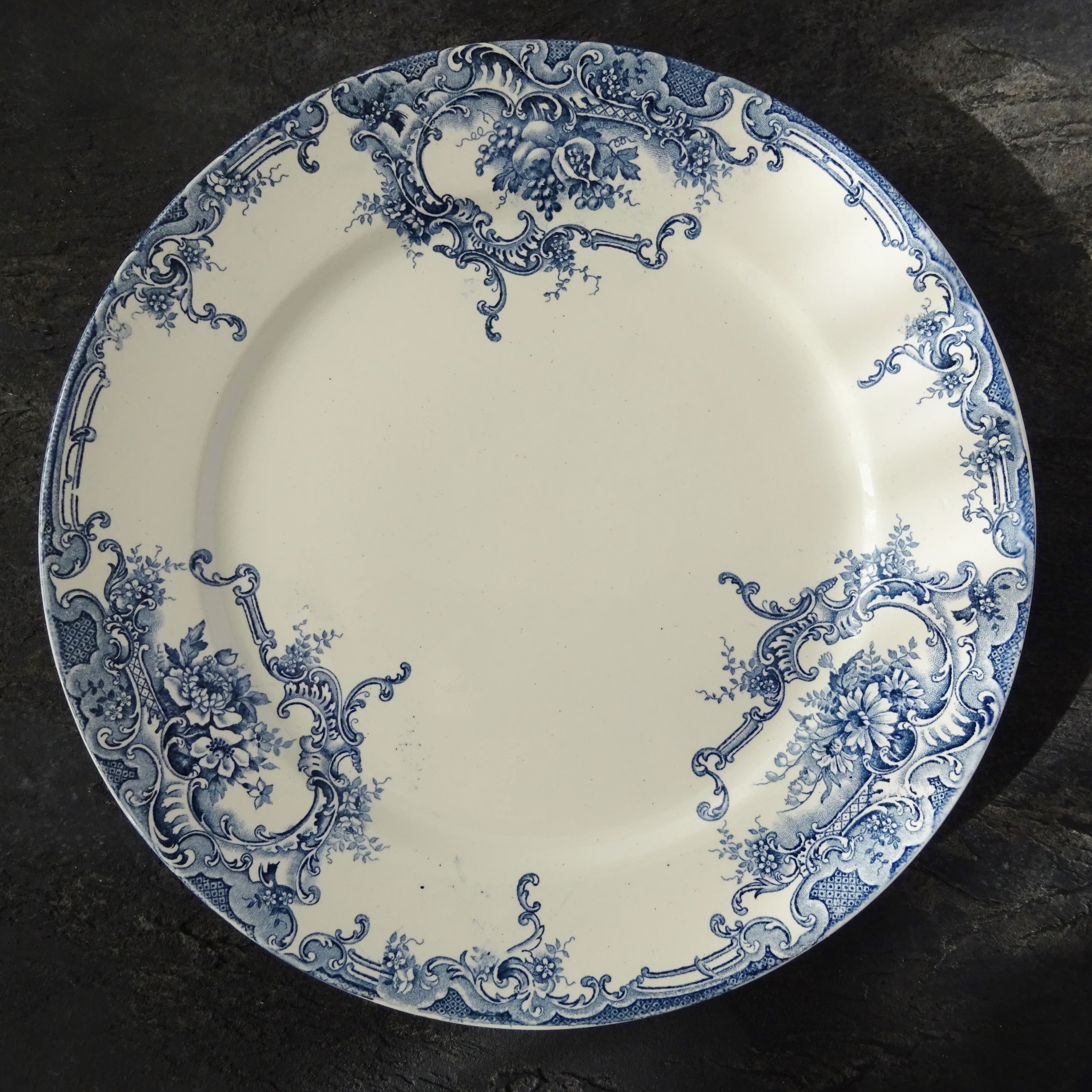 BFK Boch Frères Keramis  modèle《DAUPHIN》assiette plate (B)