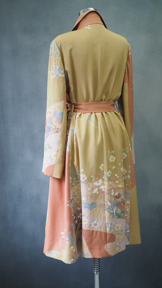 Regenerated Kimono Royal coat – Handcrafted in Japan/WISTERIA DREAMS IN SUNSET HUES  着物リメイクのロイヤルコート｜日本のヴィンテージシルクを再生した一点物/夕映えに咲く、藤の夢