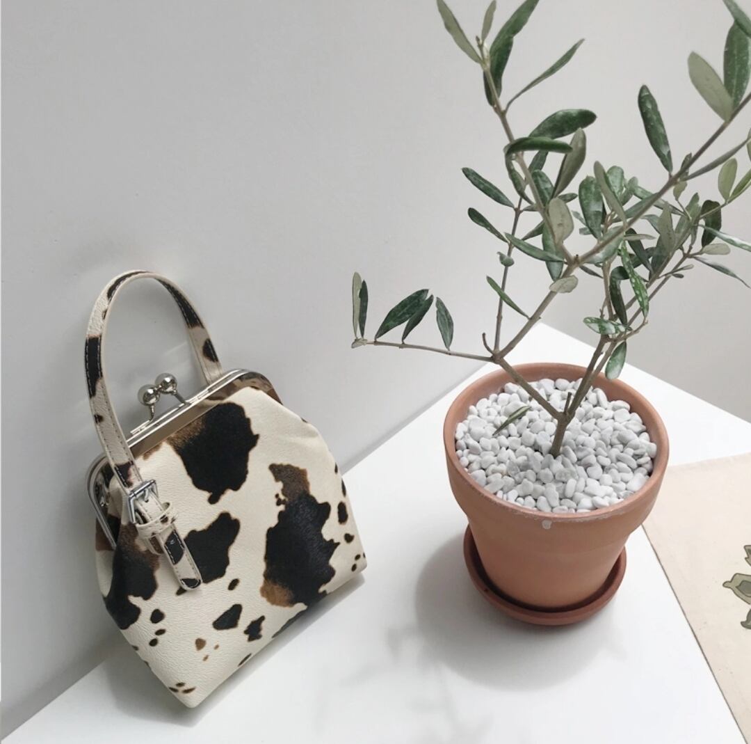 小さめバッグ カウ柄 牛柄 アニマル柄バッグ 韓国ファッション 韓国