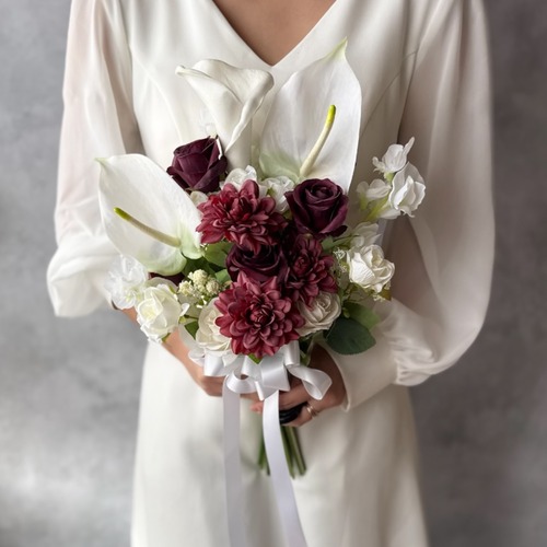 ホワイト×ワインレッドクラッチブーケ☆ブートニア