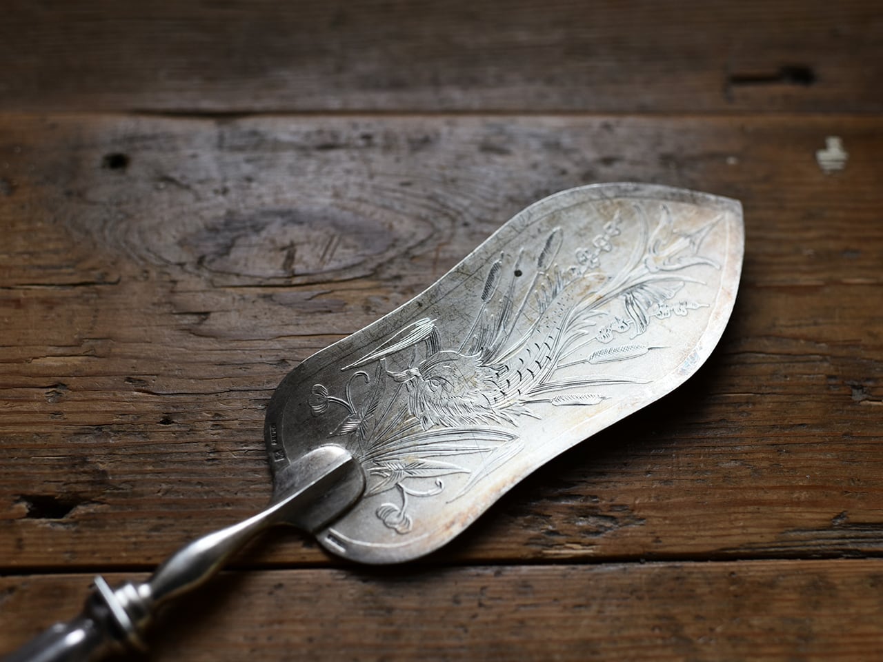 装飾が素敵なケーキサーバー フレンチブロカント