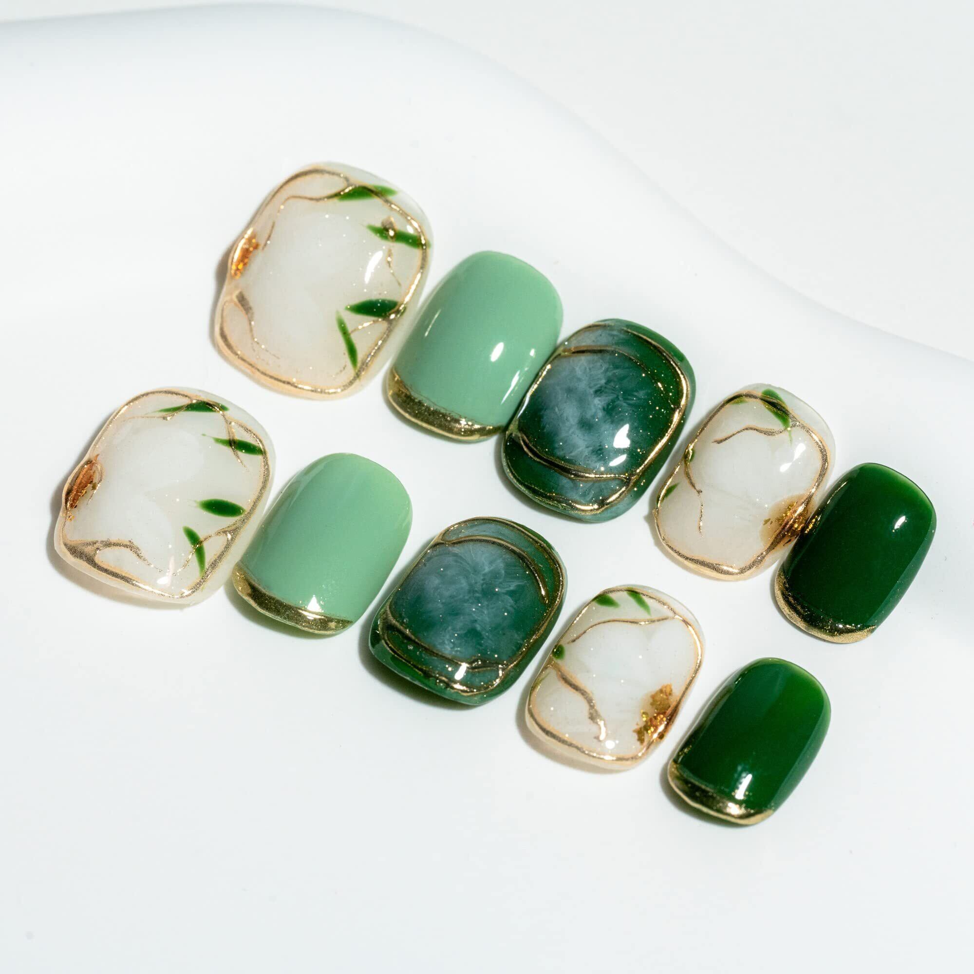 【在庫のみ】Sun&Beam Nails 手作り ネイルチップ ショート 短め 緑 みどり ラウンド つけ爪 ネイル キラキラ 人気 おしゃれ かわいい デザイン 貼るだけ 付け爪 10枚入 (#33 緑の椿 ・ S)