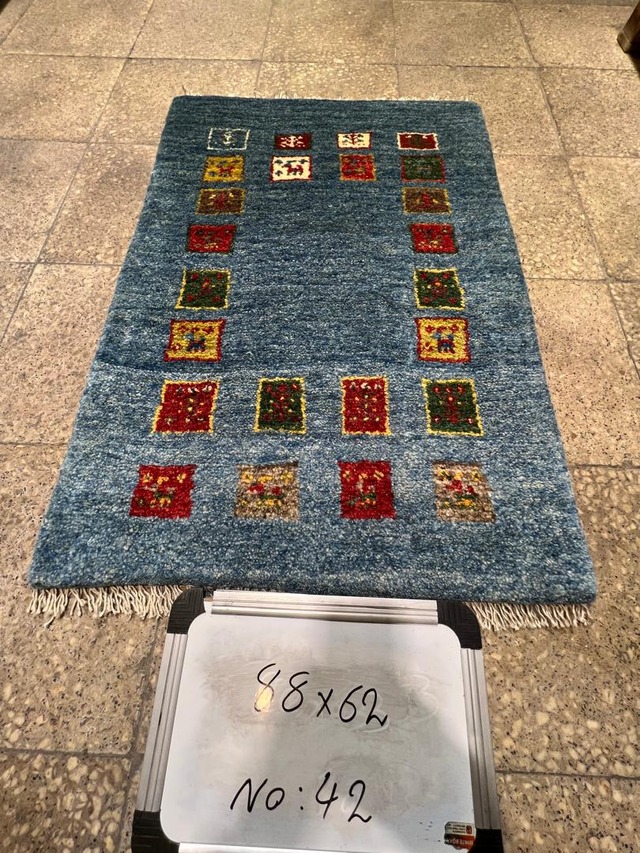 絨毯クエスト70【No.M42】 ※現在、こちらの商品はイランに置いてあります。ご希望の方は先ずは在庫のご確認をお願いします。