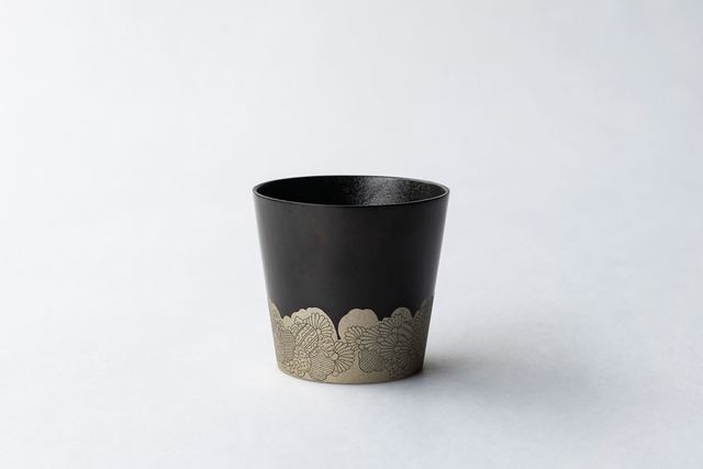 花を纏う（酒器）/ 黒木紗世