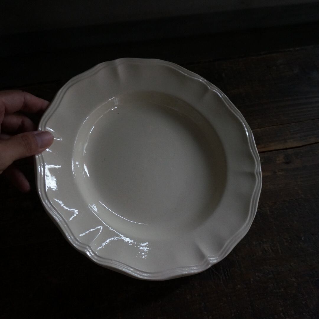 古いフランスの陶器リム皿