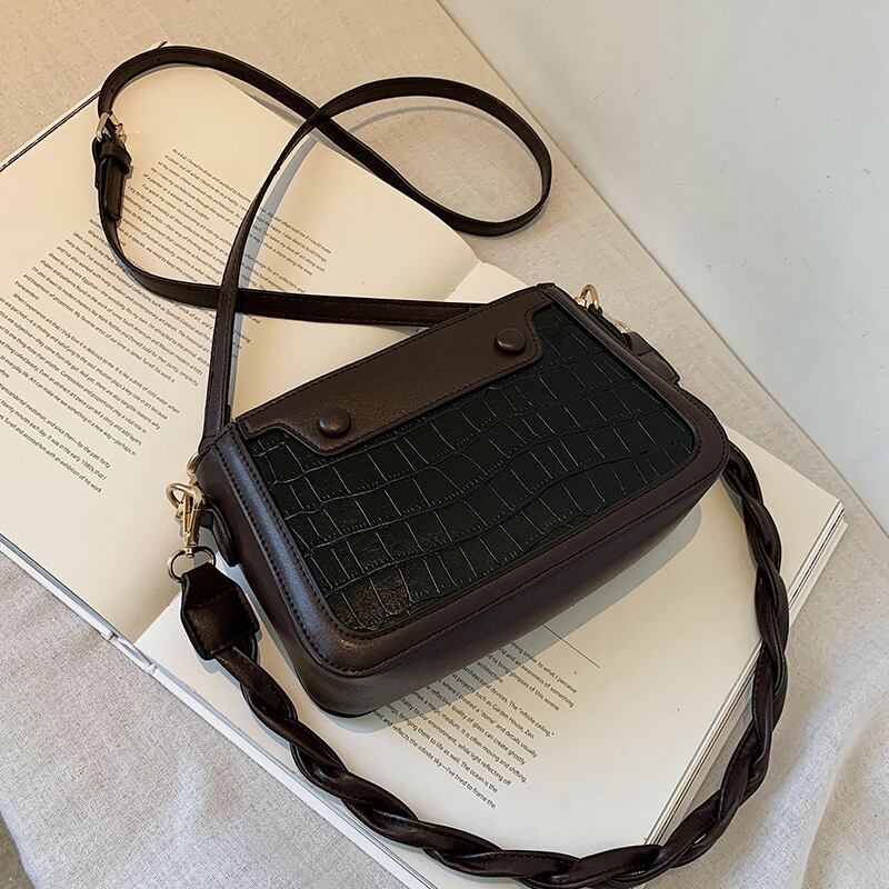 秋冬レトロスモールバッグレディースバッグ2020新しい流行のファッションワイルドインメッセンジャーバッグネットレッドワンショルダーアームピットバッグ Tiancai_Wing_Bag36472145153