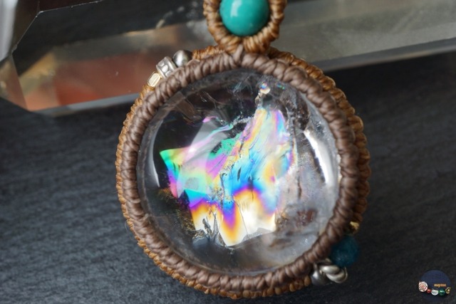 レインボー水晶(アイリスクォーツ)のマクラメネックレス ~港町~