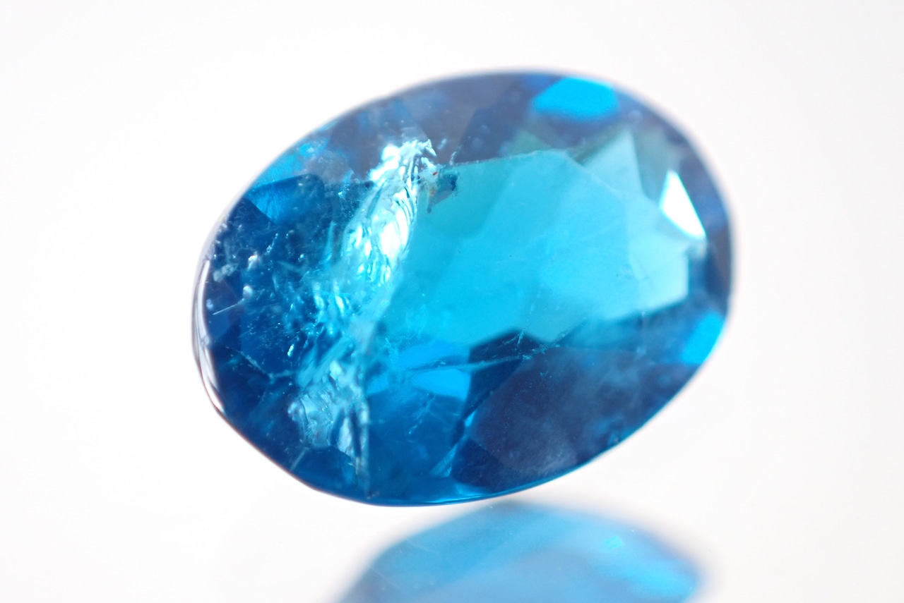 ネオンブルーアパタイト　0.65ct　 [D6-151]