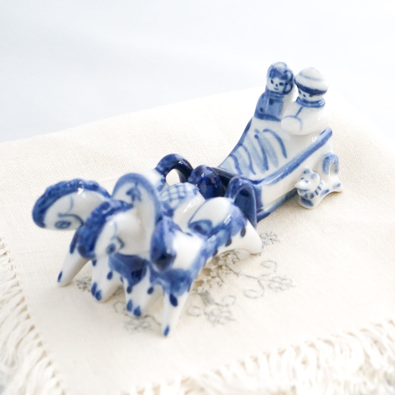 ロシアのグジェリ陶器 卵形蓋付の入れ物 | Anneli folkcraft ロシアのグジェリ陶器 卵形蓋付の入れ物 | Anneli folkcraft