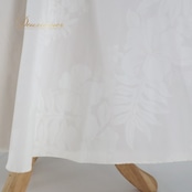 フラダンス 衣装 ワンピース ドレス Royal Creations ホワイト系 ハワイ製 チューブトップ ワンカラー ハイビスカス柄 ラウアエ柄 フリル かわいい 華やか 明るい 白 ハワイアン アロハ ハワイアンプリント フラ ダンス レッスン 練習