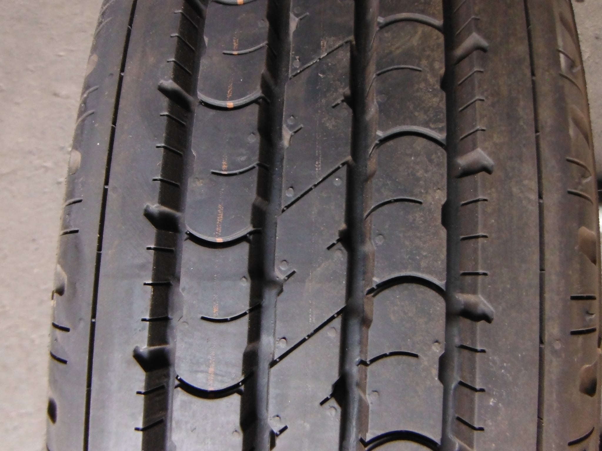 BL3 送料無料・消費税込み! 新車外し イボ付 9.9分山 205/75R16 BL3 送料無料・消費税込み! 新車外し イボ付 9.9分山 205/75R16