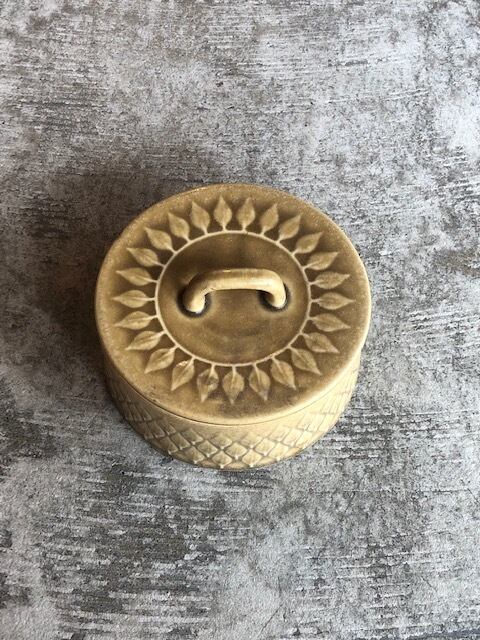 JHQ KRONJYDEN Relief 蓋付きケース