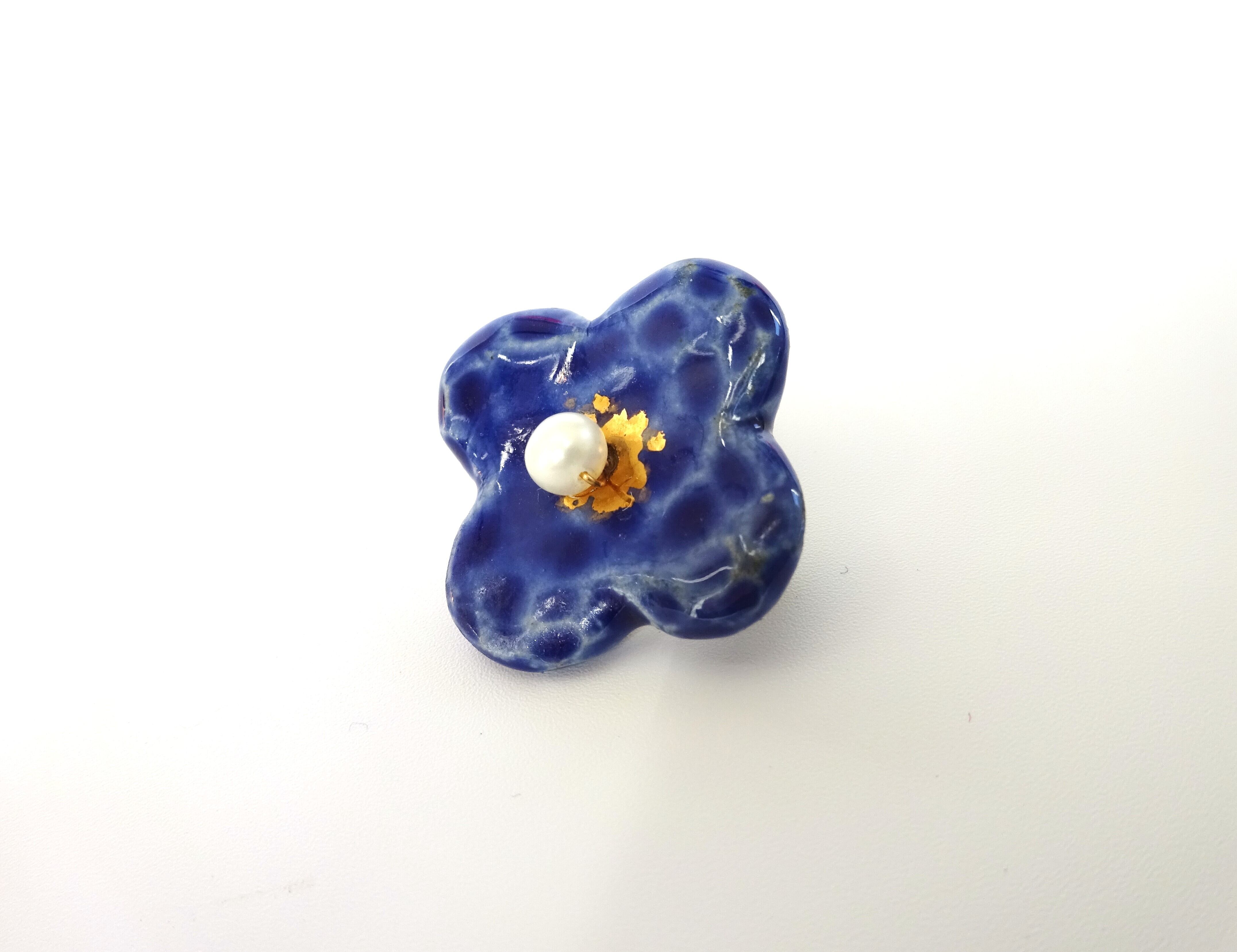 小さな花のbroach（青）