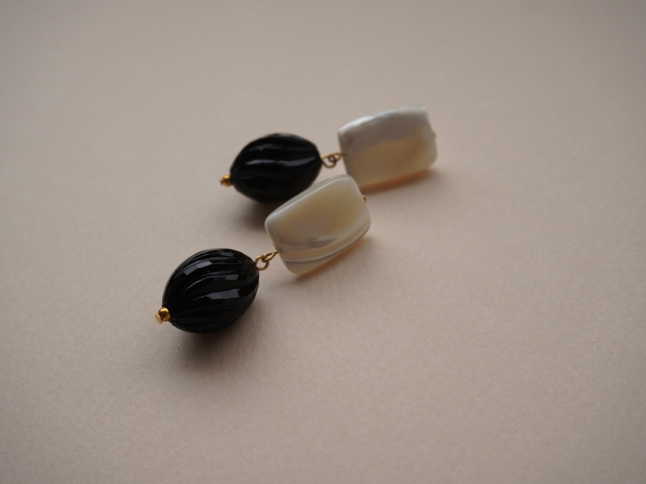 【 WAVE 】mother of pearl & acryl pierce