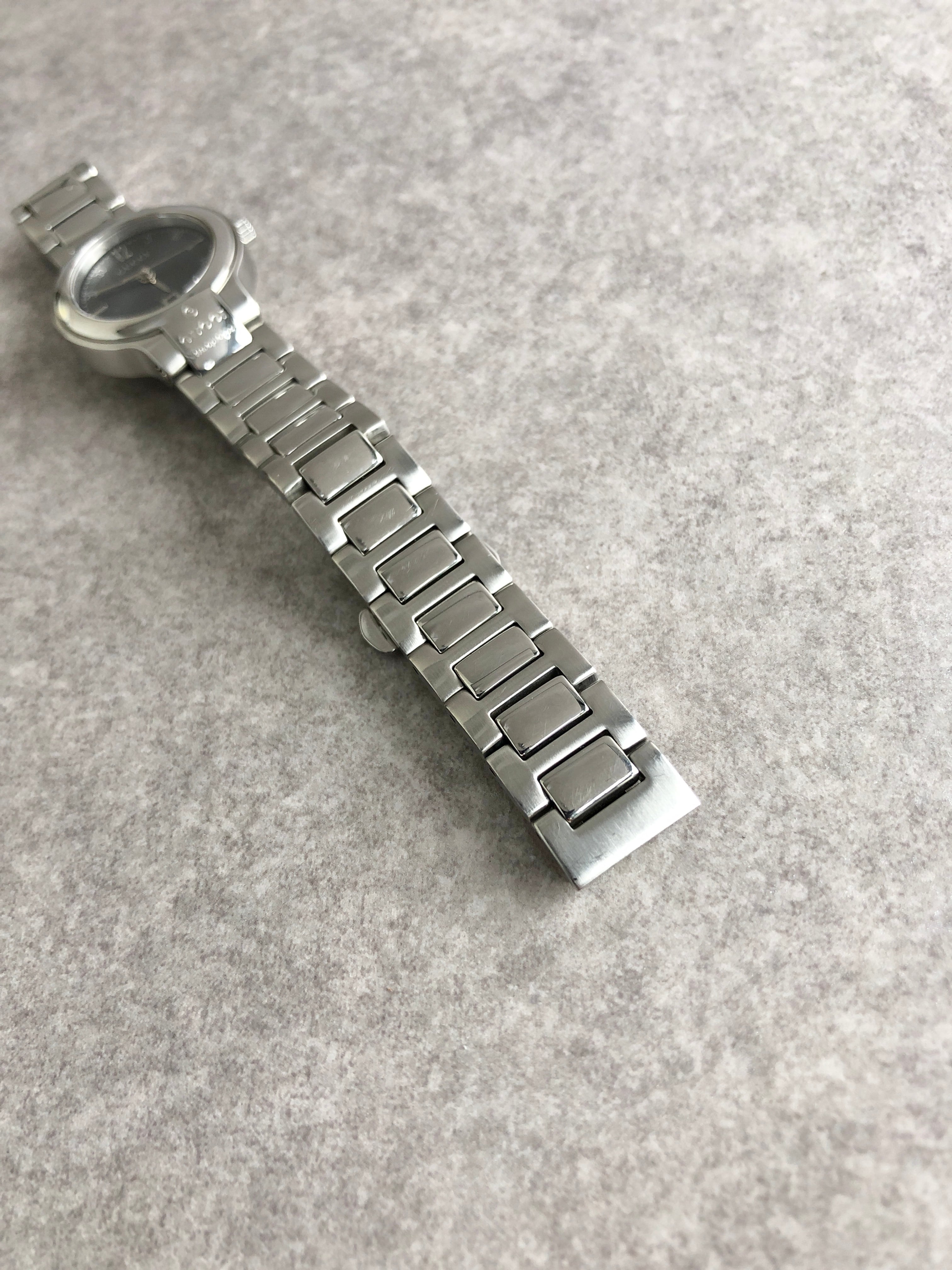 Gucci シルバー ステンレス腕時計 GUCCI Watches 7700L Stainless Steel/Stainless Steel Silver Women