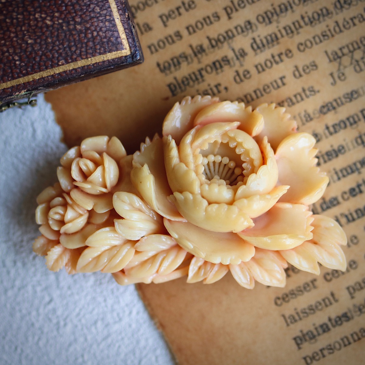 セルロイド製 芍薬と薔薇 ヴィンテージ帯留め | 結antiques 