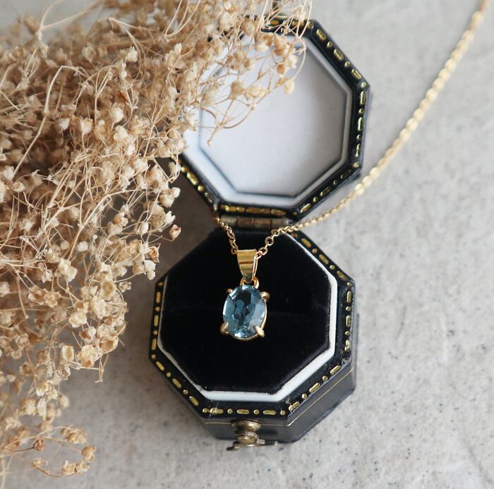 ロンドンブルートパーズの一粒ネックレス＊宝石質オーバル 11月誕生石 金属アレルギー対応