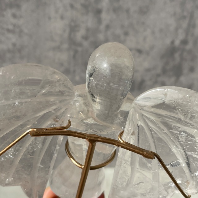 ブラジル・ゴイーア州 クリスタリーナ産 クリアクォーツ エンジェル 彫刻｜スタンド付き