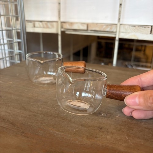 BOROSILICATE GLASS HANDLE PITCHER 　ボロシリケイトガラス ハンド ピッチャー　ピッチャー キッチン雑貨　ミルクピッチャー　ドレッシング　ソース　耐熱ガラス　