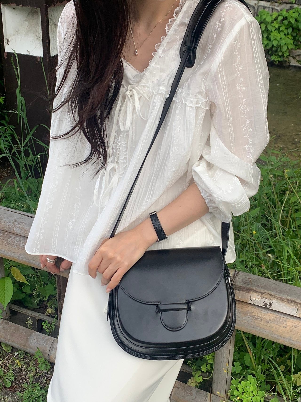 (予約) verveine / Anna V-neck frill blouse