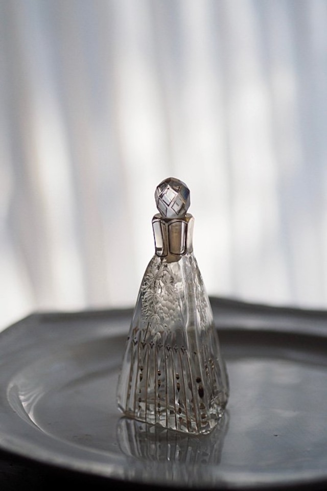 のどけき光に在る姿-antique venetian glass perfume bottle
