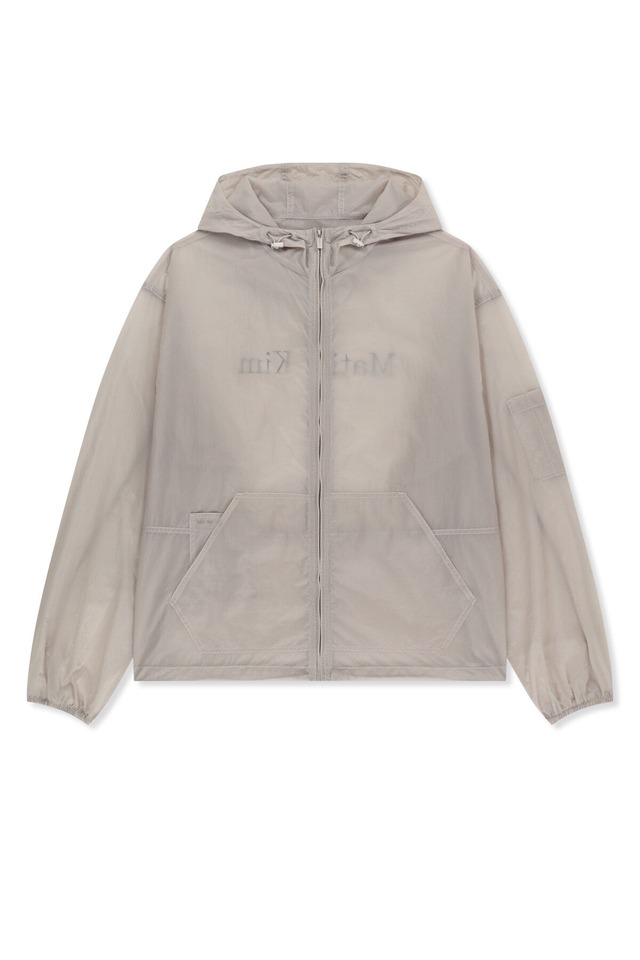 [Matin Kim] BACK LOGO HOODY WINDBREAKER FOR MEN IN LIGHT GREY 正規品 韓国ブランド 韓国通販 韓国代行 韓国ファッション マーティンキム matinkim 日本 店舗