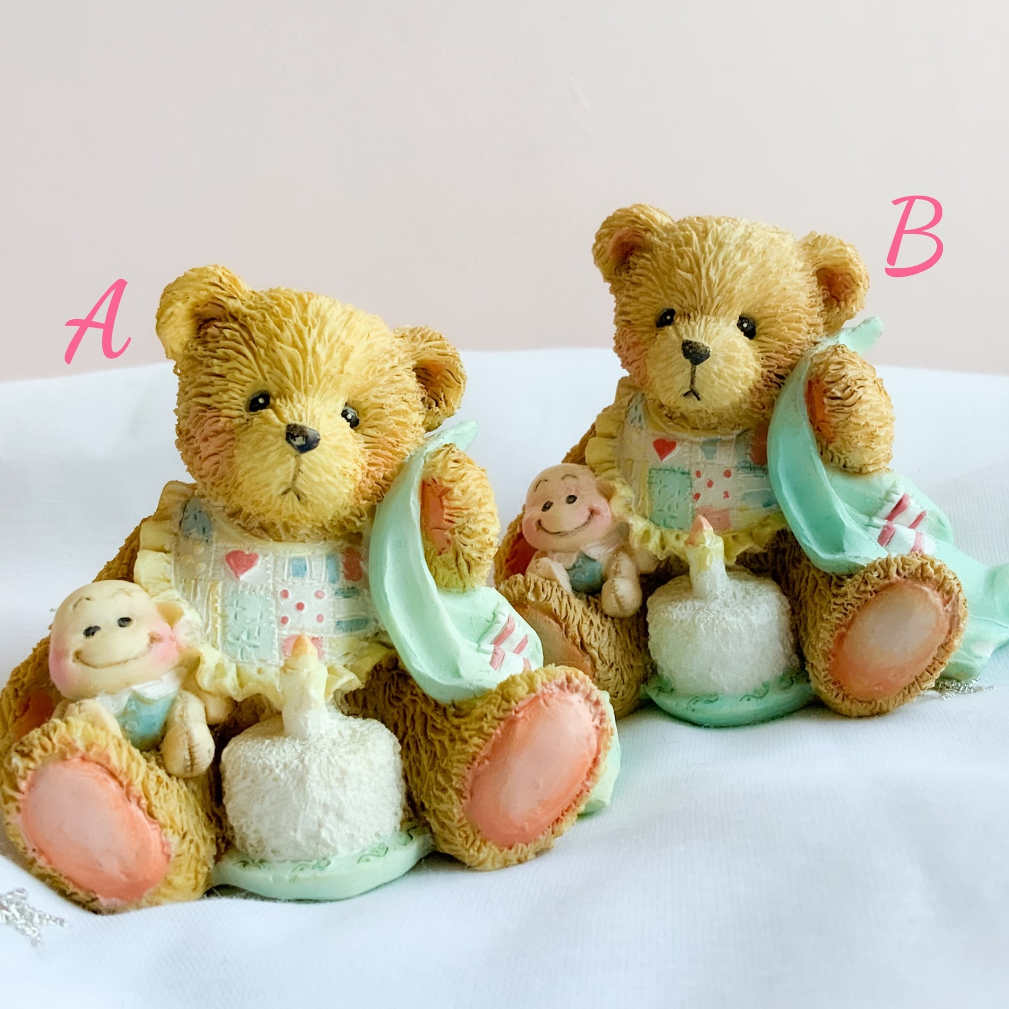 【cherished teddies】お気に入りのぬいぐるみを抱えたくまとケーキ/フィギュア | くまの輸入雑貨とハンドメイドのお店