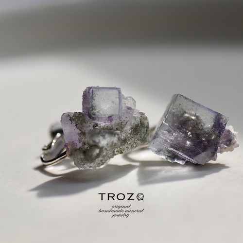 【050 Fluorite Fest】 ヤオガンシャン フローライト 鉱物原石 イヤリング 天然石 アクセサリー