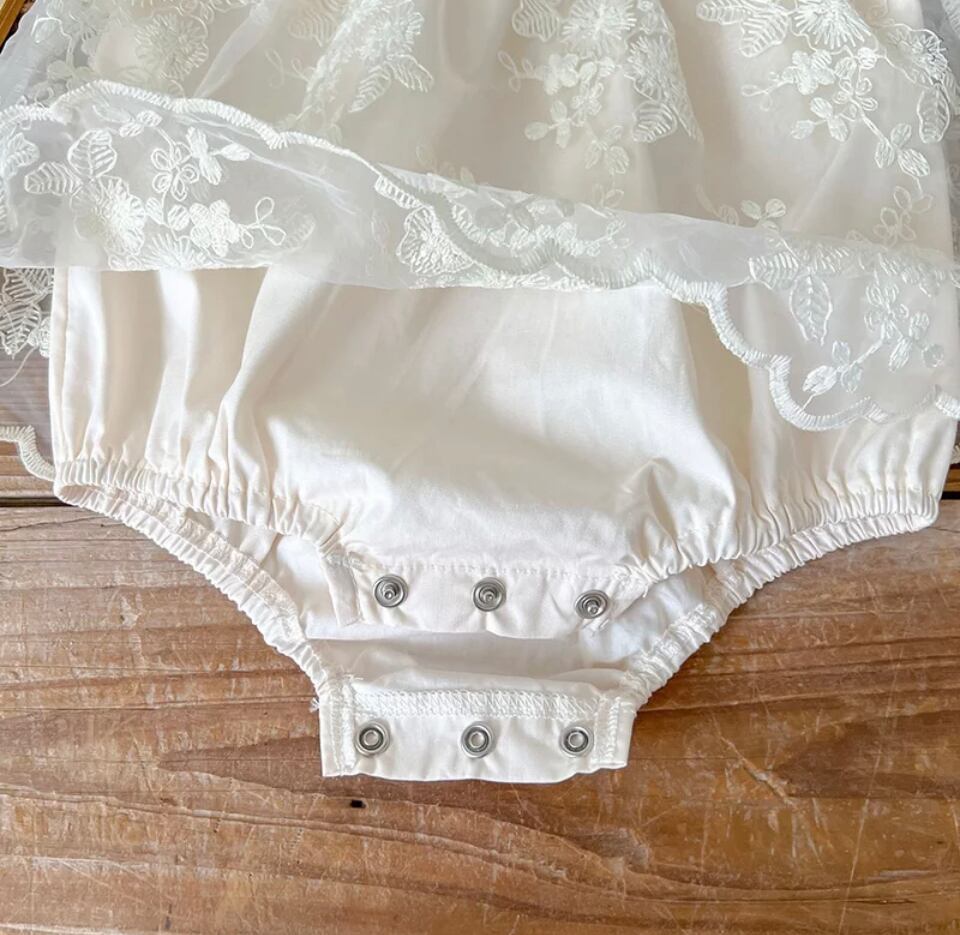 レースロンパース……..海外子供服 ベビー 女の子 ホワイト ナチュラル プチプラ