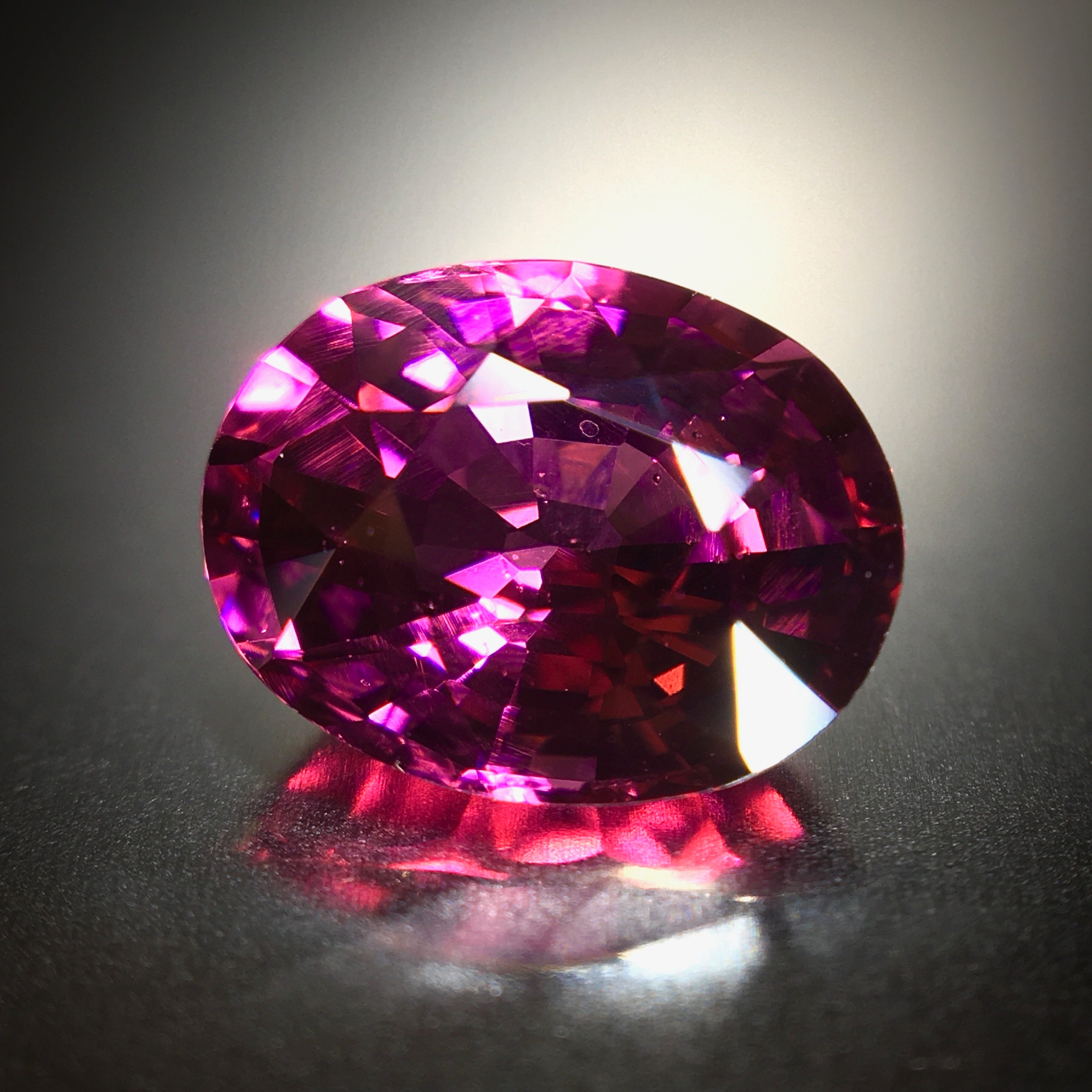 芳醇な”ラズベリーレッド”の輝き 2ct UP 天然 ロードライト ガーネット | Frederick’s Gems&Jewelry powered  by BASE