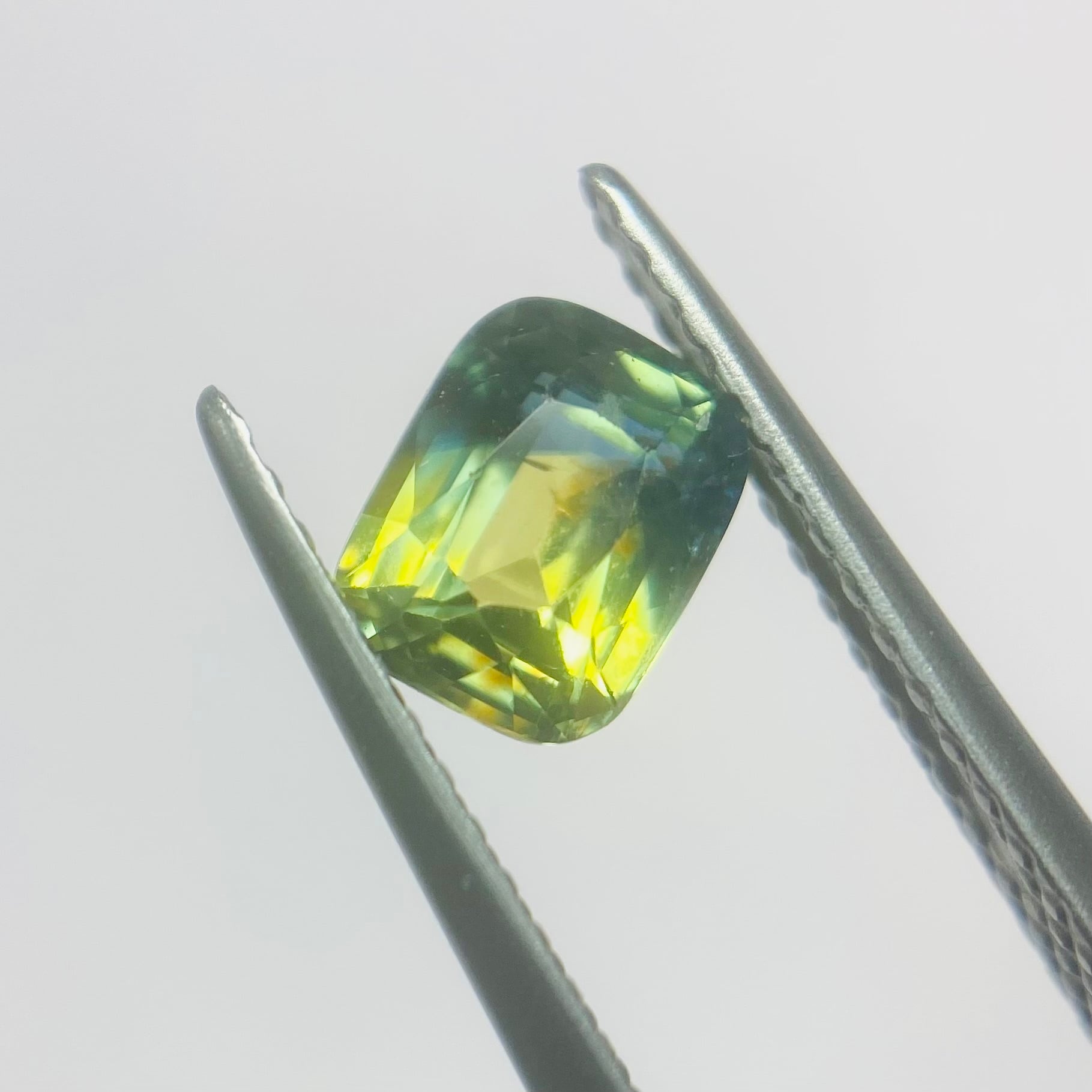 賑わう夜の街 サファイア