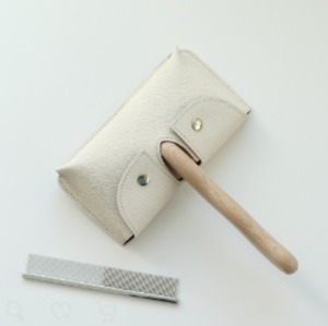 在庫確保済【Chiot】Leather Slicker Brush Case (Ivory)