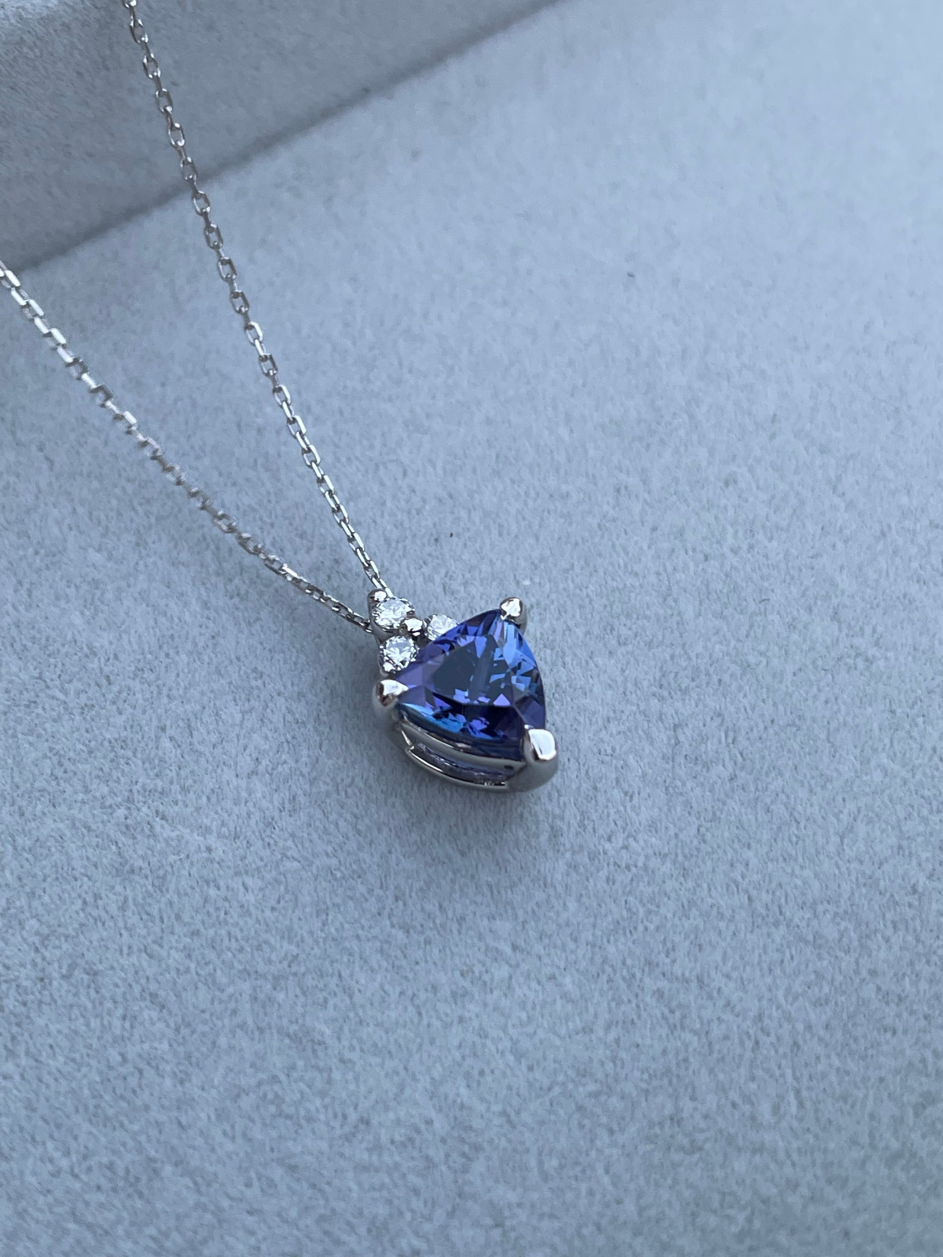 Pt900タンザナイトネックレス 7x7mm, T: 1.29ct, D: 0.10ct | ROSWAY