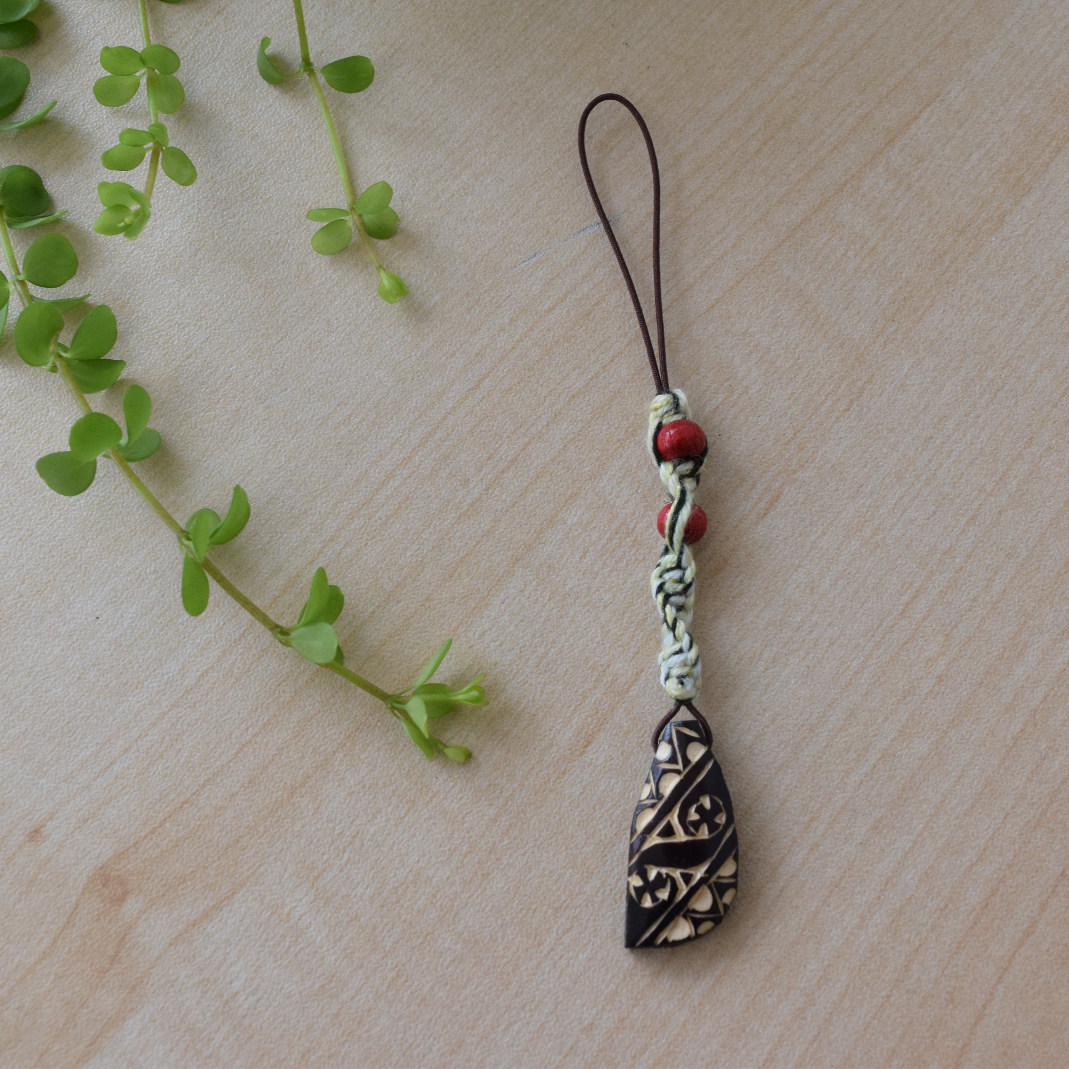 ストラップ（しずく型木彫り） cell phone strap 【さっぽろアイヌ