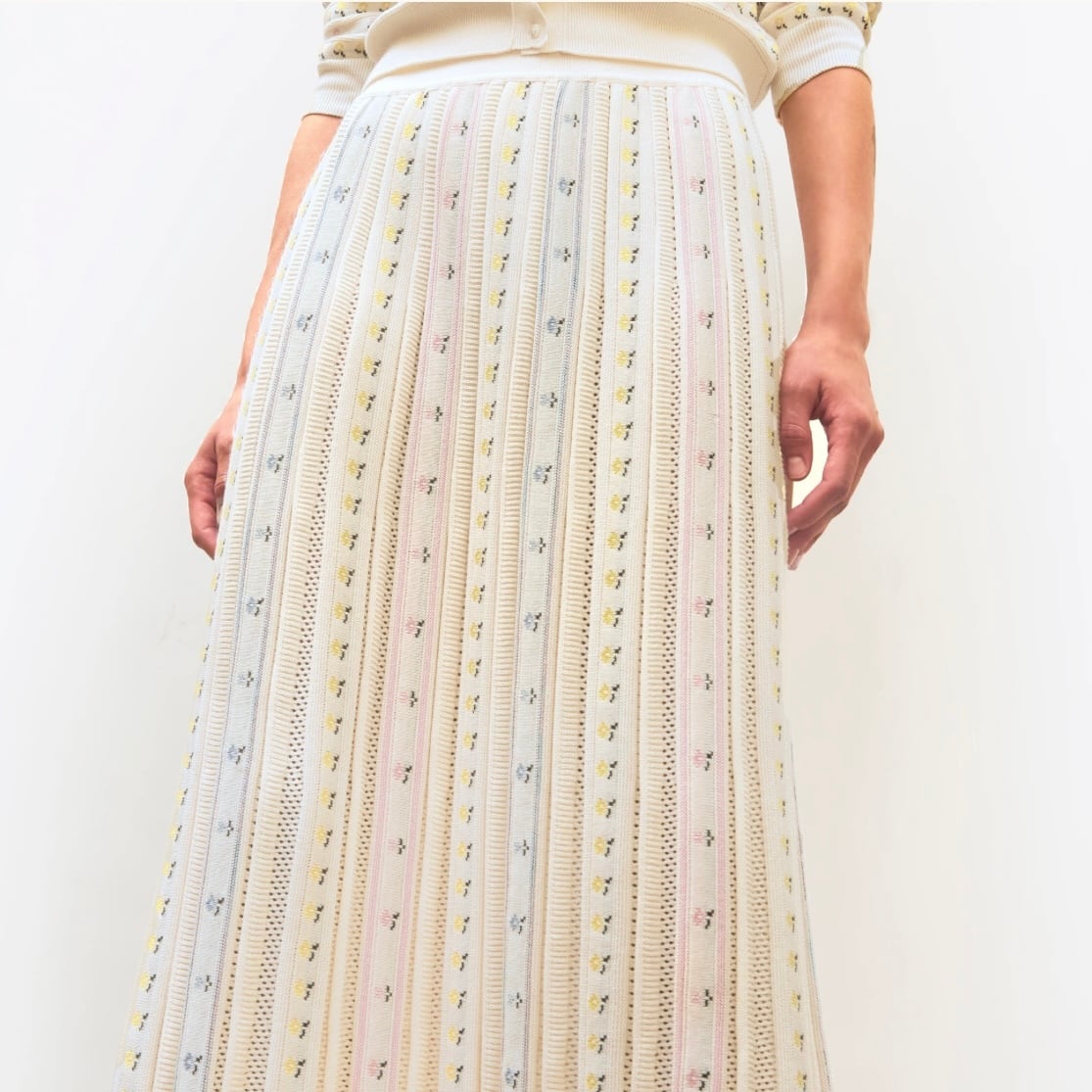 molli FLOWER MOTIFS KNIT SKIRT MILK MULTI | SAKAN LES YEUX