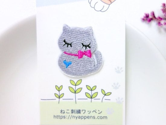 シールにもなる猫の刺繍ワッペン◆ねこだるま　グレー
