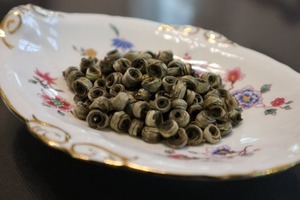 【茉莉花茶(耳環)】:白茶に天然ジャスミンで香りを付けた最高級なジャスミン茶。