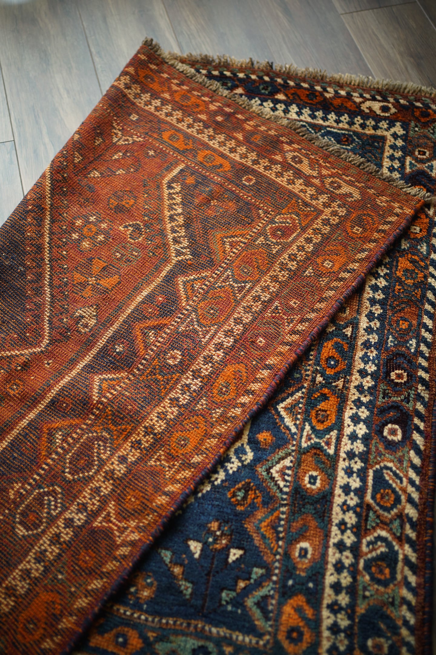 860】Semi Antique Persian Shiraz Qashqai rug 1940's | ヴィンテージ
